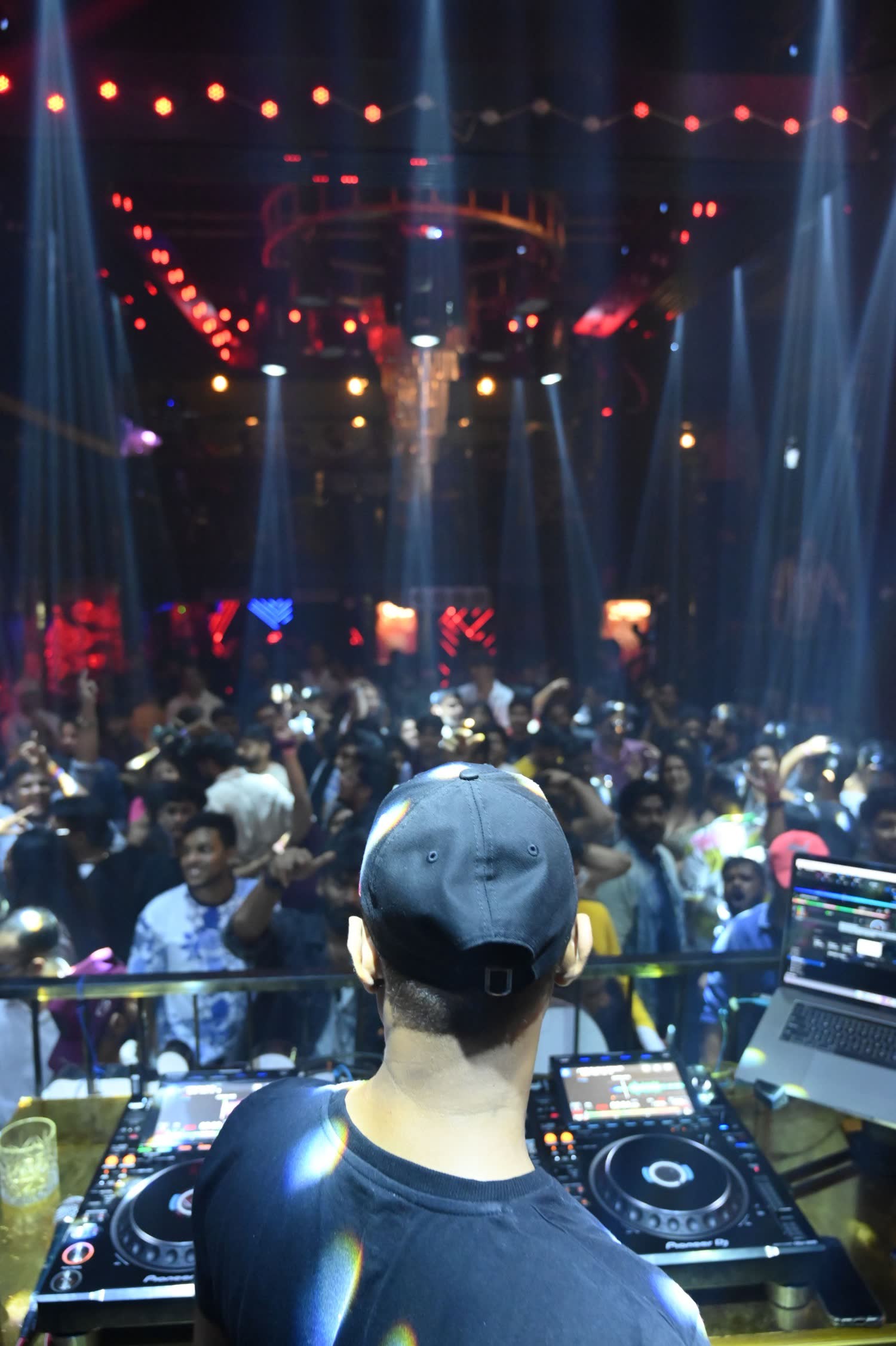 DJ VIC performing at a wedding cocktail hour